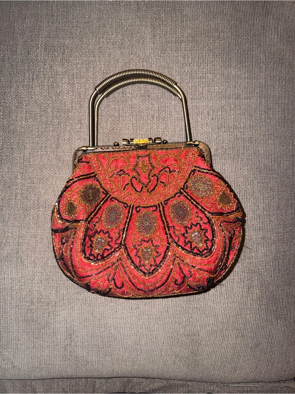 Vintage-Inspired Red Beaded Evening Handbag